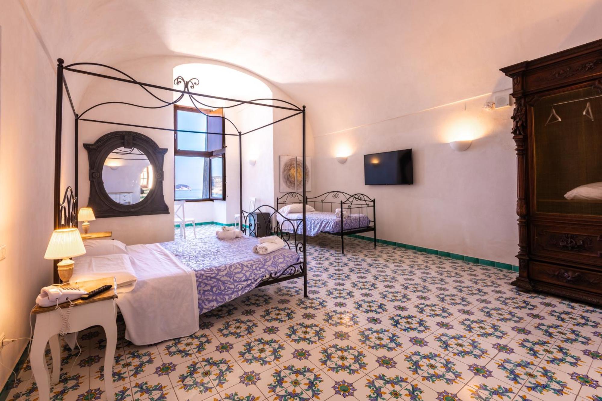 Hotel Torre Dei Borboni بونسا المظهر الخارجي الصورة
